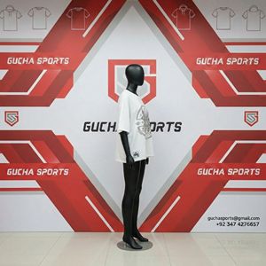 Camiseta blanca extragrande para mujer con tela de algodón premium, estampado de símbolos geométricos, tacto suave y transpirable, corte relajado. - Product Image 3