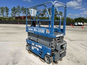 Wholesale Genie GS-1930 Electric Scissor Lift 10m Battery Powered Aerial <b>Work</b> <b>Platform</b> 1000kg Capacity <b>Aluminum</b> Indoor Lift - Product Image 6