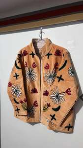 Chaqueta de terciopelo bordada a mano con motivos florales en bronce, abrigo estilo boho Suzani - Product Image 5