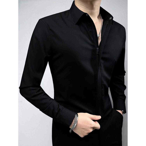 L'article est un polo pour homme à col zippé, coupe ajustée, souvent appelé chemise technique à col zippé ou polo en tricot de luxe. - Product Image 3