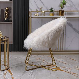 Poltrona Slatina in Finta Pelliccia Bianca Imbottita per Soggiorno - Product Image 5