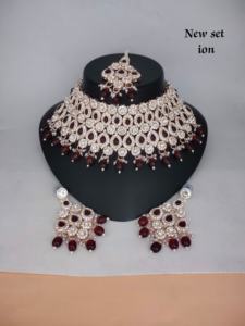 Exquisito Conjunto de Joyería Nupcial Étnica Chapada en Oro Rosa con Aleación, Collar Gargantilla de Piedra de Zirconia, Pendientes y Maang Tikka para Aniversario - Product Image 2