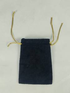 ถุงกำมะหยี่พรีเมียมแบบมีเชือกผูกสีทอง สำหรับใส่ของขวัญหรือเครื่องประดับขนาดเล็ก เหมาะสำหรับงานแต่งงานและงานปาร์ตี้ - Product Image 3