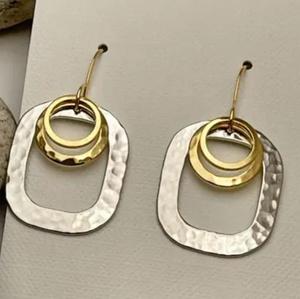 Boucles d'oreilles pendantes martelées en laiton finition antique, faites à la main, tendance, pour femmes, fournisseur indien, disponibles à la vente pour le bureau - Product Image 5