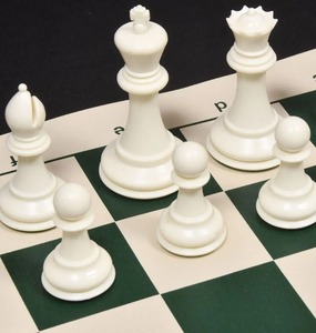 Piezas de ajedrez profesionales de plástico de 3.75 pulgadas, Rey Negro y Blanco Marfil, al mejor precio - Product Image 3