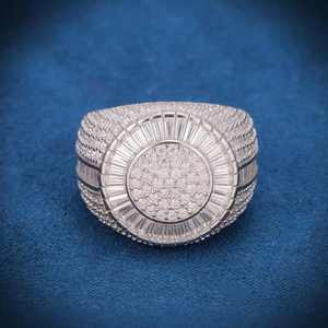Bague Cœur Baguette Plaqué Or Sertie de Pierres Moissanite, Bijou Hip Hop Unisexe Tendance et Audacieux - Product Image 1