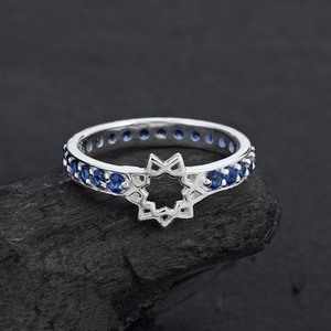 แหวนเงินแท้ 925 ประดับพลอยไพลินสีน้ำเงินธรรมชาติ รูปทรงวงรี ลายตารางหมากรุก พร้อมพลอยไพลินเม็ดเดี่ยว - Product Image 4