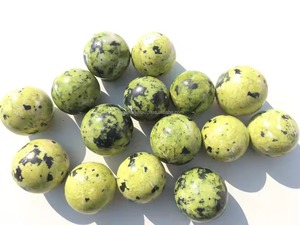 หินอัญมณีกึ่งมีค่าทรงกลมสีเขียวสำหรับฮวงจุ้ยของตกแต่งบ้าน - Product Image 2