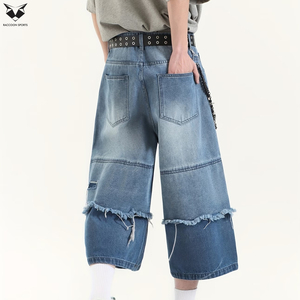 Pantalones cortos de mezclilla para hombre, holgados, azul claro, con capas, desgastados, con dobladillo sin rematar, estilo baggy, streetwear, hip hop, de pierna ancha - Product Image 3