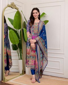 Conjunto de Salwar de Tres Piezas con Dupatta para Mujer, Especial para Navratri, de Seda Chinon Pura, Bordado e Impreso con Elegante Trabajo de Espejo - Product Image 2