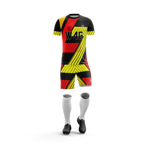 Tenues de football personnalisées en gros pour clubs de football, ensembles de maillots 100 % polyester respirant, unis, pour l'été et l'hiver, nouveaux designs - Product Image 4