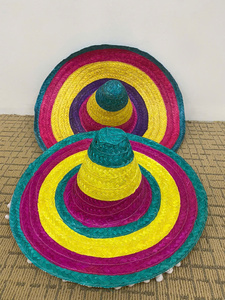 Chapeaux sombrero en paille brodés à la main avec logo, pour événements et restaurants. À suspendre aux murs ou à offrir aux invités pour une ambiance festive. - Product Image 6