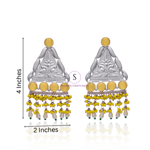 Pendientes Jhumkaas de diseño indio en plata oxidada con hermoso trabajo de latkan dorado para mujeres, ideales para bodas y fiestas. - Product Image 1