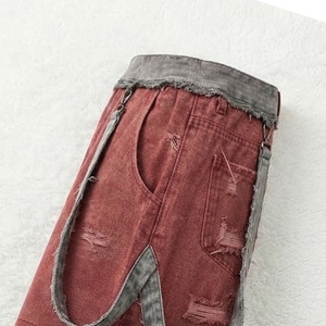 Shorts Bermuda Homme Rouge Délavé à Jambes Larges avec Bretelles Grises Amovibles en Toile 100% Coton, Taille Élastique et Respirant - Product Image 6