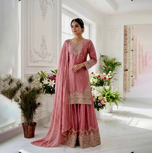 Ensemble 3 pièces traditionnel indien Sharara Gharara brodé, en soie Georgette, coupe ajustée, pour femme, idéal pour les fêtes d'hiver - Product Image 1