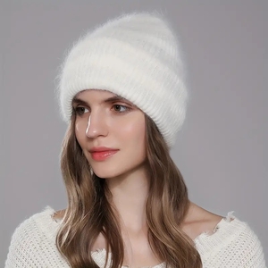 Gorro de lana cálido y moderno para mujer, gorro de invierno de punto con piel sintética, gorro de esquí con bordado 3D y jacquard para actividades al aire libre - Product Image 1
