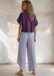 Camiseta corta de algodón con cuello redondo y dobladillo sin rematar para mujer, estilo casual y holgado, ideal para verano y uso diario, con estampado gráfico. - Product Image 6