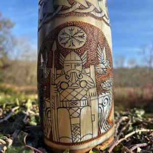 Taza de Café de Cuerno Grabada a Mano UO, Taza de Cerveza Estilo Tribal Religioso, Artesanía Natural - Product Image 1