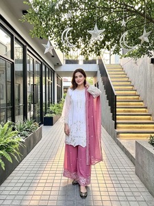 Ensemble haut, palazzo et dupatta en faux georgette lourde, entièrement brodé des deux côtés avec des sequins, perles et motifs faits main, entièrement cousu, pour occasions festives (HG 245) - Product Image 5