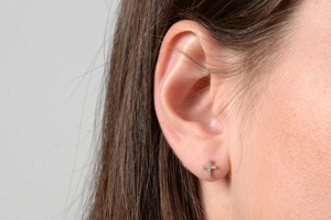 Elegantes Pendientes de Cruz con Diamantes en Oro de 14K, Cultivados en Laboratorio, Joyería Religiosa Minimalista, Regalo Cristiano para Mujer, Uso Diario - Product Image 3