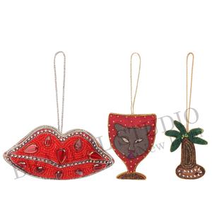 Adornos Navideños Personalizados de Terciopelo y Satén Hechos a Mano por Brazeal Studio, Ecológicos, con Cuentas Bordadas y Hilos Dorados - Product Image 1