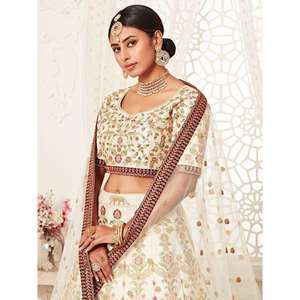 Encantadora ropa de boda de seda bordada en blanco Lehenga Choli - Product Image 5