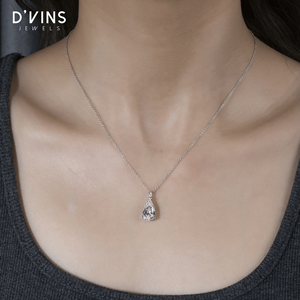 Collier pendentif D'vins Jewels DJ 456 en or massif 18 carats avec diamant de laboratoire taille poire, couleur or 18 carats, D Fancy Light Surat - Product Image 5