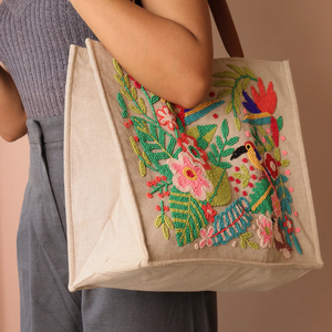 Bolso Tote Personalizado Jillian con Cuentas, Cierre Abierto y Bordado Estilo Tortuga Marina por Whimsy Art Craft - Product Image 5