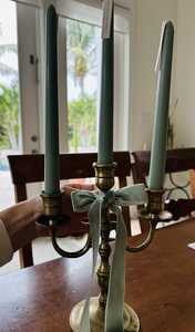 เชิงเทียนโลหะสามแขนพร้อมที่วางเทียนทรงกระบอกสำหรับตกแต่งบ้าน - Product Image 6