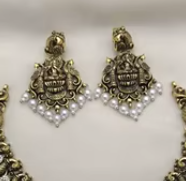 Ensemble de bijoux de temple de qualité supérieure traditionnelle avec ensemble de tour de cou en perles pour bijoux de mariée et de mariage pour femmes - Product Image 2