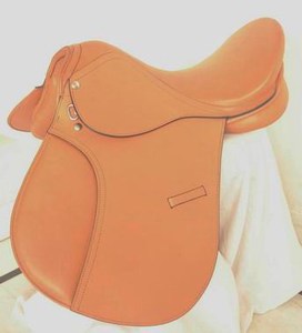 Selle anglaise de qualité supérieure professionnelle, fabriquée en cuir véritable, avec un siège profond et sécurisé. - Product Image 4