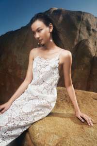 Vestido REN _ Vestido Largo de Encaje Color Marfil de Alta Calidad OEM ODM Marca Local de Vietnam - Product Image 3