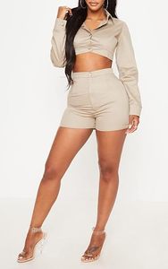 Shorts cargo en similicuir pour femmes, shorts en cuir PU sur mesure avec poches, fabricant de vêtements en gros - Product Image 4