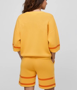 Ensemble haut et short d'été premium pour femme, brodé uni, sans couture, à épaules tombantes, en tissu doux et respirant - Product Image 3