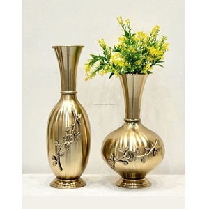 Lot de 2 vases de table modernes en métal doré antique pour la décoration intérieure Pots de fleurs élégants pour la décoration du salon - Product Image 1