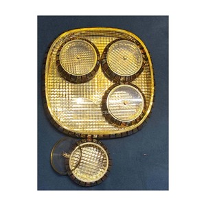 Ensemble de bols à fruits secs en laiton doré moderne, faits à la main, avec couvercle en verre, quatre plateaux pour servir des en-cas lors de mariages et de fêtes au Rajasthan - Product Image 3