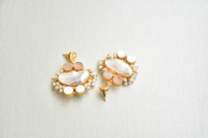 Pendientes de latón al por mayor con perlas barrocas y piedras naturales, geométricos, chapados en oro de 18 quilates, sin níquel, duraderos, listos para enviar. - Product Image 4