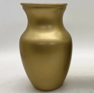 Vase Urne Classique en Métal Doré - Contenant Floral Décoratif pour Table, Idéal pour la Décoration Intérieure Moderne et les Centres de Table Élégants - Product Image 1