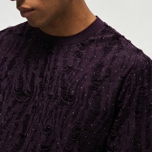 T-shirt pour homme à manches courtes en tricot violet à col rond avec motif à pois, coupe classique, style décontracté, design floqué - Product Image 4