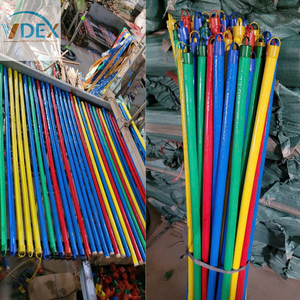 Escoba con tapa colgante y revestimiento de PVC, fácil de usar con extremo giratorio, rosca italiana - Product Image 4