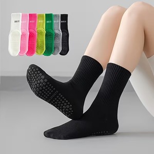 Chaussettes de yoga et de Pilates personnalisées en gros pour femmes, avec grip antidérapant, respirantes, absorbant la transpiration, pour l'intérieur - Product Image 4
