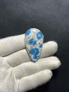 Cabochon en jaspe K2 naturel, pierre précieuse artisanale pour la fabrication de bijoux, pierre à taches bleues, 51,40 ct, 45x23x6 mm - Product Image 5