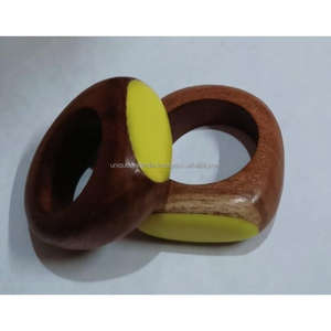 Anillos para Servilletas de Madera Ecológicos Artesanales |   Soportes Geométricos Inspirados en Anillos para Decoración de Mesa de Comedor de Lujo y Fiestas - Product Image 1