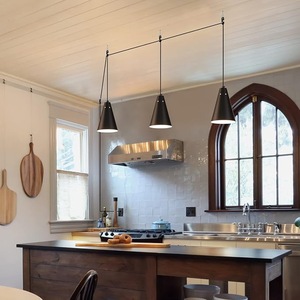 Lampe suspendue globe moderne, luminaire de plafond élégant avec cadre métallique de qualité supérieure pour la salle à manger, la cuisine, la décoration de café - Product Image 1