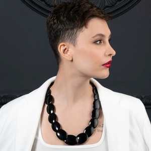 Collier en résine artisanale, bijoux modernes en résine époxy, collier élégant et tendance, cadeau pour femmes - Product Image 1