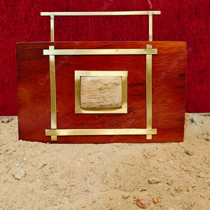 Pochette de soirée de luxe en bois avec cadre en laiton et poignée supérieure, sac rigide de créateur pour mariage et événements - Product Image 1