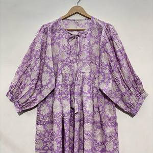 เดรสลำลองผู้หญิงผ้าฝ้ายทรงมิดิ แขนทรงบอลลูน เอวทรงเอ็มไพร์ ทรงเบบี้ดอลล์ ผ้าฝ้าย 100% ทรงโอเวอร์ไซส์ หลวม สวมใส่สบาย คอวี ลายดอกไม้ - Product Image 1