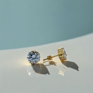 Élégantes boucles d'oreilles clous en or 22 carats avec cristal rond, design solitaire raffiné, bijoux pour femme, pour le quotidien et les soirées - Product Image 2