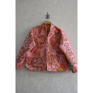 Chaqueta Reversible de Algodón con Estampado Floral, Chaqueta Acolchada Hecha a Mano para Mujer, Estilo Boho Casual - Product Image 1