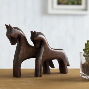 Sculpture décorative de cheval en bois de luxe pour bureau et table de réception - Product Image 6